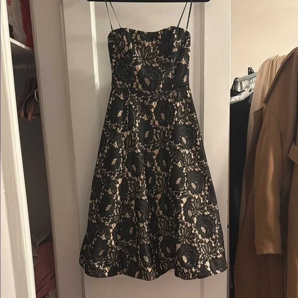 LULU’S LACE STRAPLESS DRESS - Picture 1 of 3